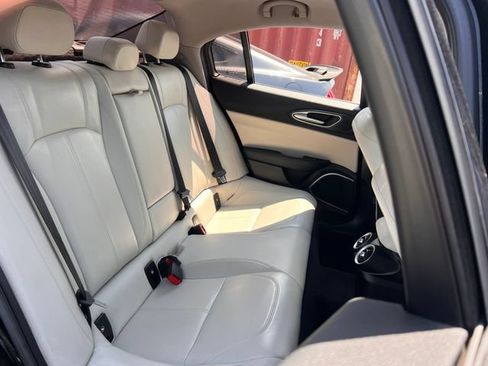 Used 2019 Alfa Romeo Giulia RWD image 27