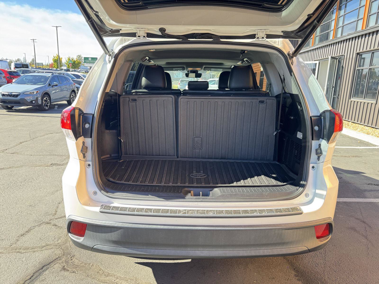 Used 2019 Toyota Highlander XLE AWD/4WD image 24