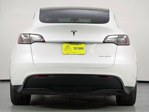 Used 2020 Tesla Model Y Long Range image 11
