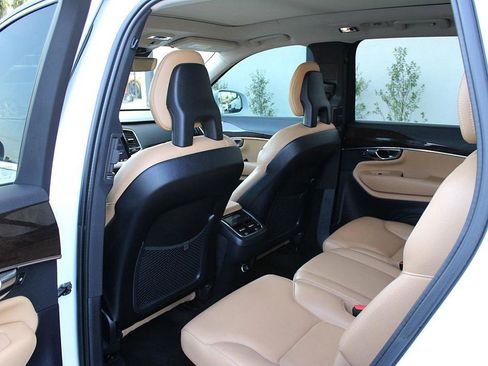 Used 2016 Volvo XC90 T6 Momentum image 19