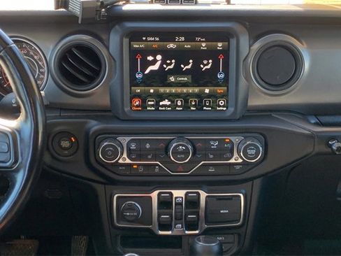 Certified 2022 Jeep Gladiator Willys image 21