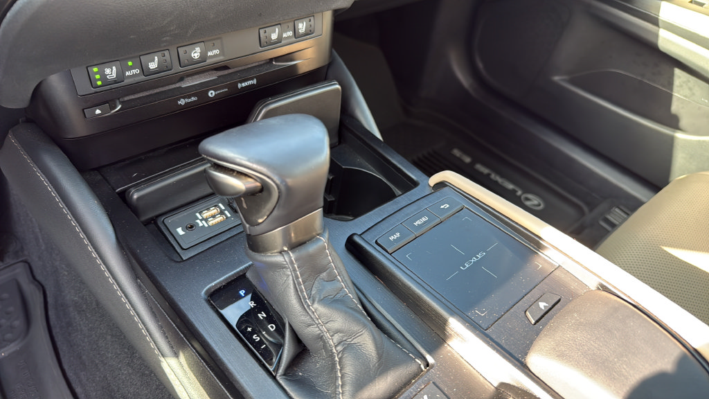 Used 2020 Lexus ES 300h w/ Premium Package FWD image 29