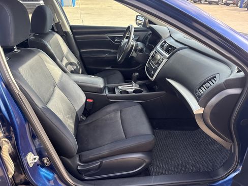 Used 2016 Nissan Altima 2.5 SR w/ LED Appearance Package FWD image 8