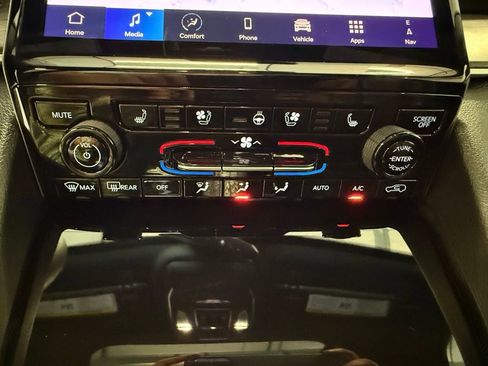 Used 2025 Jeep Grand Cherokee L Limited w/ Luxury Tech Group II image 29