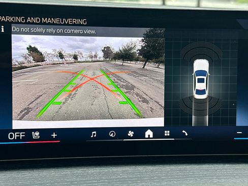 Used 2025 BMW 330i Sedan w/ Premium Package image 25