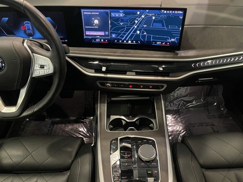 Certified 2024 BMW X7 xDrive40i w/ Premium Package image 17