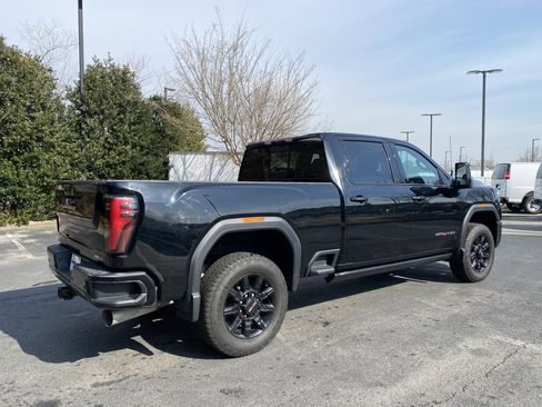 Used 2024 GMC Sierra 2500 AT4 w/ AT4 Preferred Package image 9