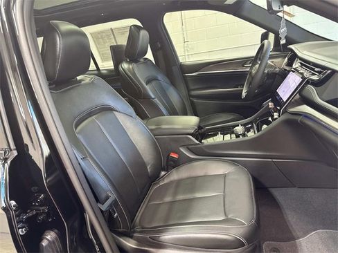 Used 2023 Jeep Grand Cherokee Overland image 25