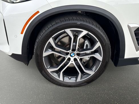 Used 2024 BMW X5 xDrive40i w/ Premium Package image 12