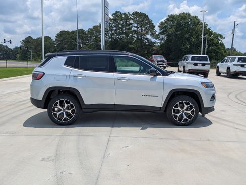 New 2026 Jeep Compass Limited AWD/4WD image 6