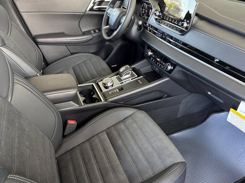 New 2026 Nissan Rogue SL AWD/4WD image 18