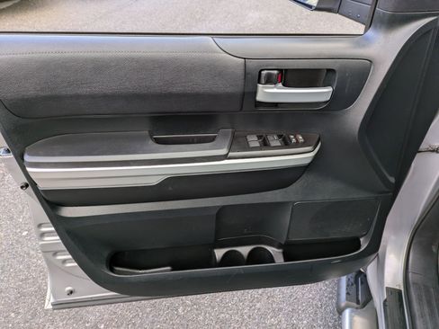 Used 2017 Toyota Tundra SR5 image 6