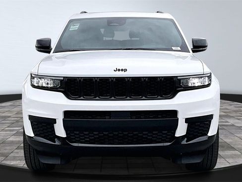 New 2025 Jeep Grand Cherokee L Altitude image 18