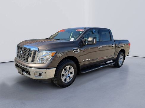 Used 2017 Nissan Titan SV image 7