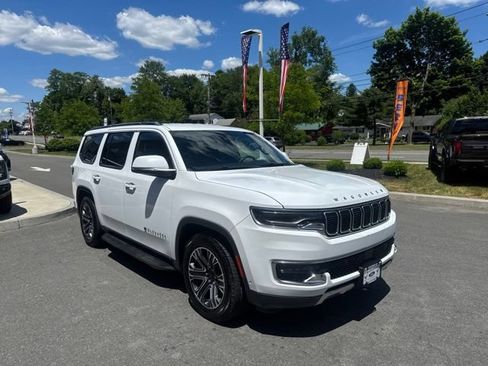 Used 2022 Jeep Wagoneer Series III AWD/4WD image 4