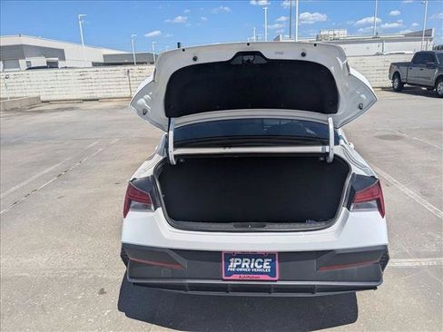 Used 2024 Hyundai Elantra Blue FWD image 7