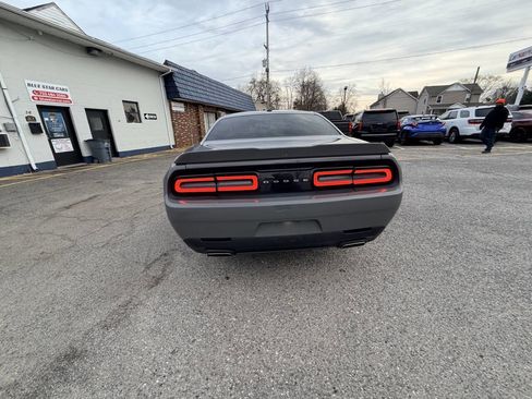 Used 2019 Dodge Challenger SXT image 13