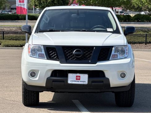 Used 2020 Nissan Frontier SV w/ Midnight Edition Floor Mats AWD/4WD image 9