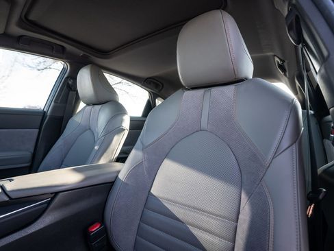 Used 2019 Toyota Avalon XSE image 13