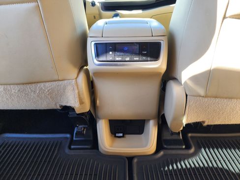 Used 2016 Toyota Highlander Limited image 17