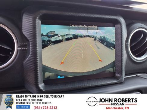 Used 2022 Jeep Wrangler Unlimited Sahara w/ Cold Weather Group image 9