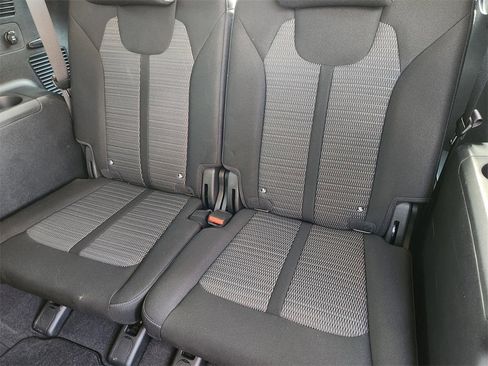 New 2025 Kia Sorento LX image 18
