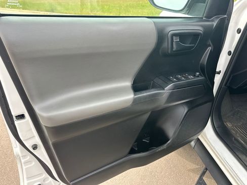 Used 2022 Toyota Tacoma SR AWD/4WD image 10