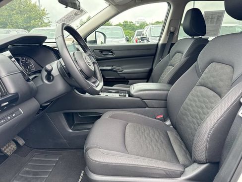 Used 2025 Nissan Pathfinder SV AWD/4WD image 19