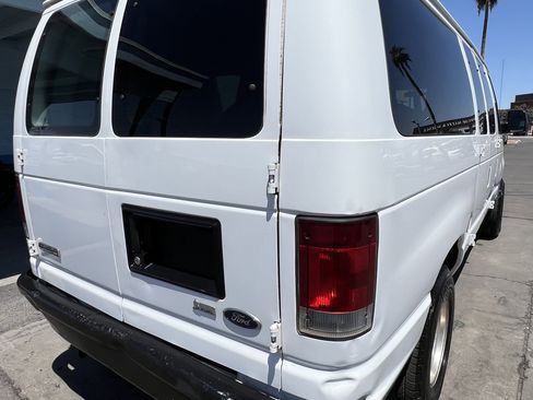 Used 2011 Ford E-150 and Econoline 150 Wagon w/ Interior Upgrade Pkg image 3
