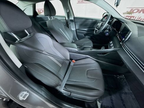 Certified 2023 Hyundai Elantra SE FWD image 29