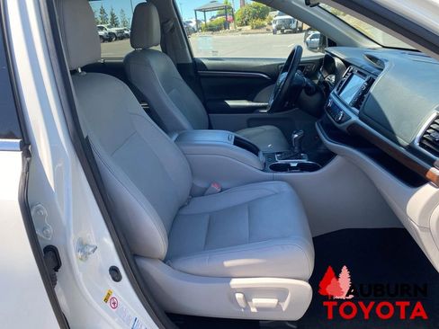 Used 2016 Toyota Highlander Limited Platinum AWD/4WD image 17