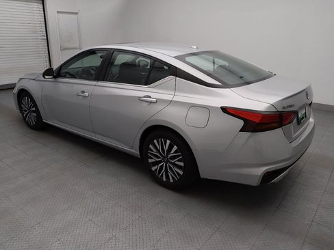 Used 2023 Nissan Altima 2.5 SV w/ SV Premium Package FWD image 3