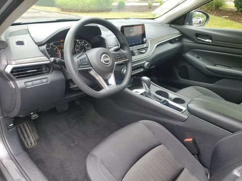 Certified 2025 Nissan Altima 2.5 SV FWD image 18