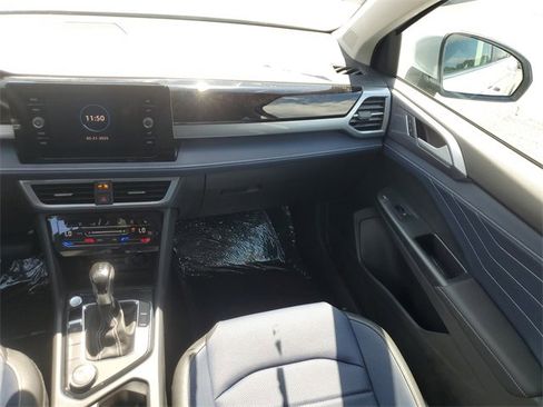 New 2025 Volkswagen Taos SEL image 15