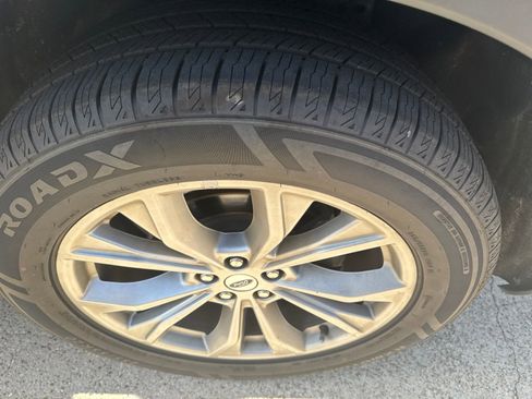Used 2023 Ford Explorer Limited RWD image 3