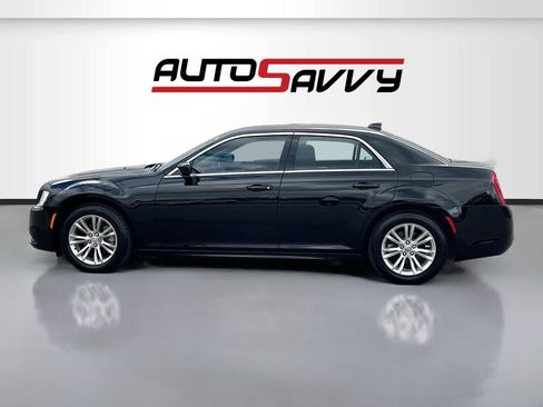 Used 2021 Chrysler 300 Touring w/ Driver Convenience Group RWD image 4