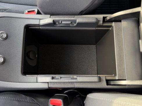 Used 2022 Toyota Venza XLE image 18