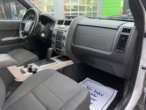 Used 2010 Ford Escape XLT image 9