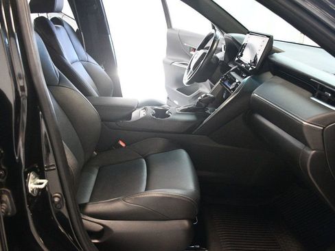 Used 2022 Toyota Venza XLE image 28