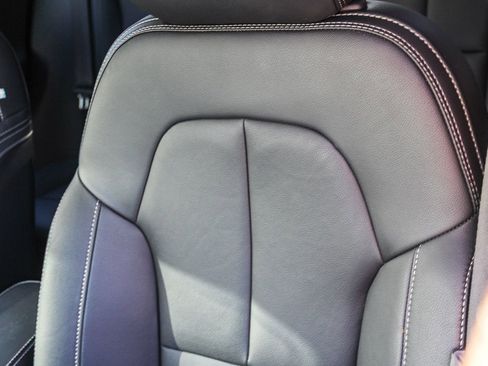 Certified 2025 Volvo XC40 B5 Core w/ Protection Package Premier image 28