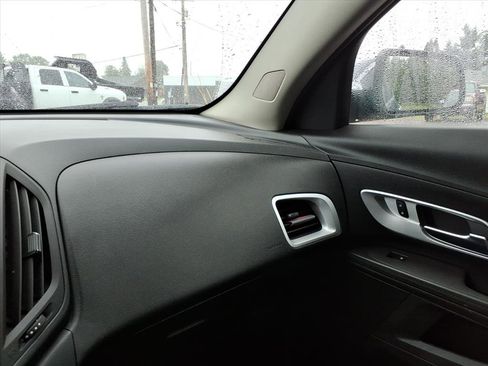 Used 2016 Chevrolet Equinox LTZ w/ Enhanced Convenience Package image 18