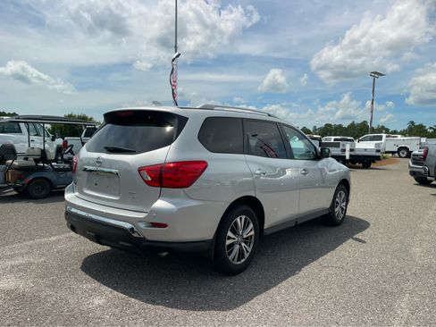 Used 2019 Nissan Pathfinder SV AWD/4WD image 5