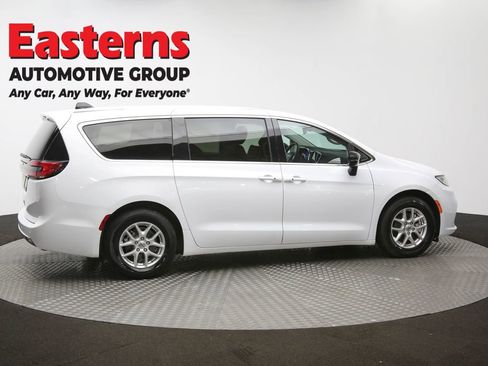 Used 2024 Chrysler Pacifica Touring-L image 73