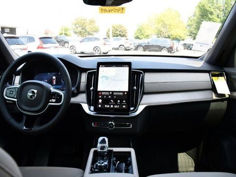 New 2026 Volvo XC90 B6 Plus w/ Protection Package Premier image 17