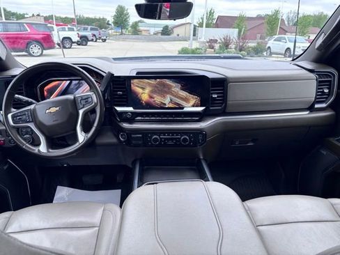 Used 2024 Chevrolet Silverado 2500 LTZ w/ LTZ Convenience Package AWD/4WD image 4