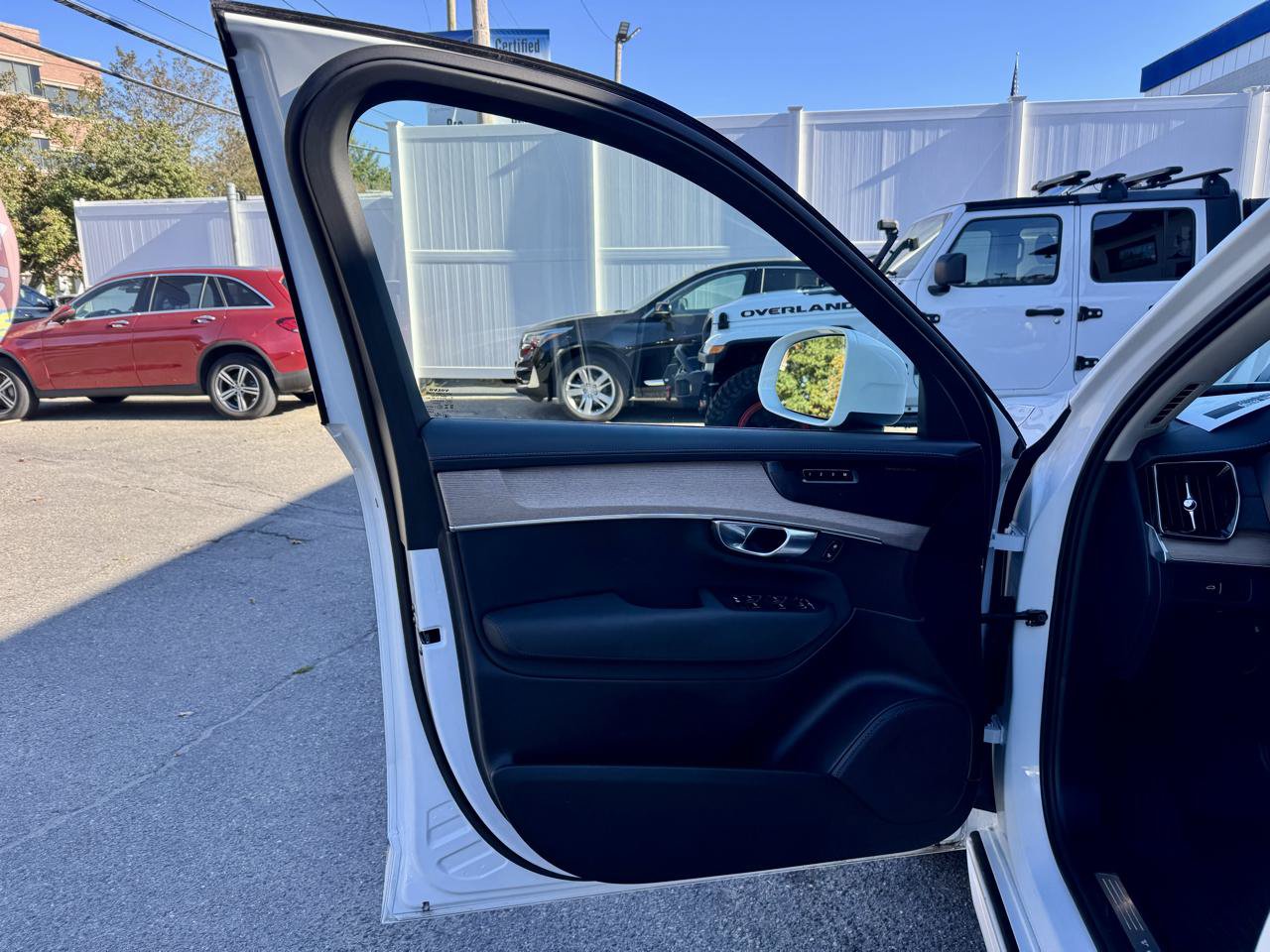 Used 2025 Volvo XC90 B6 Plus w/ Protection Package Premier AWD/4WD image 10