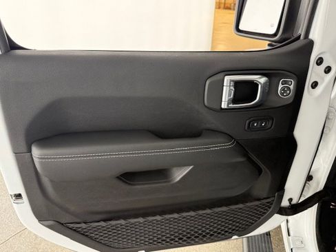 Certified 2022 Jeep Gladiator Overland w/ Popular Equipment Package image 8