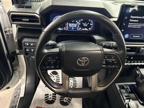 Used 2025 Toyota 4Runner Limited w/ Tow Technology Package AWD/4WD image 17