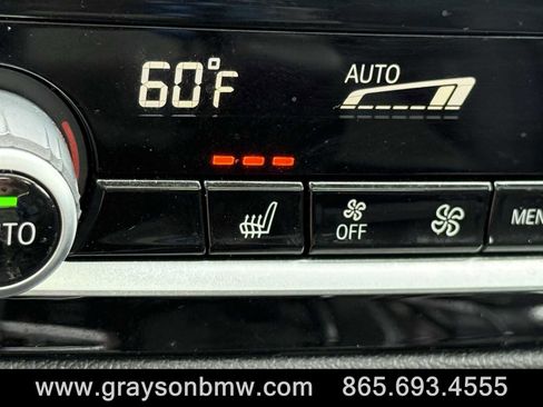 Used 2022 BMW 530e xDrive w/ Premium Package image 40