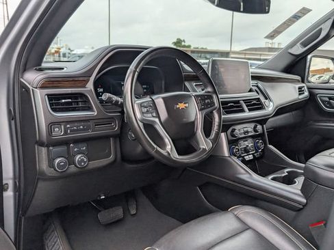 Used 2024 Chevrolet Suburban Premier RWD image 4